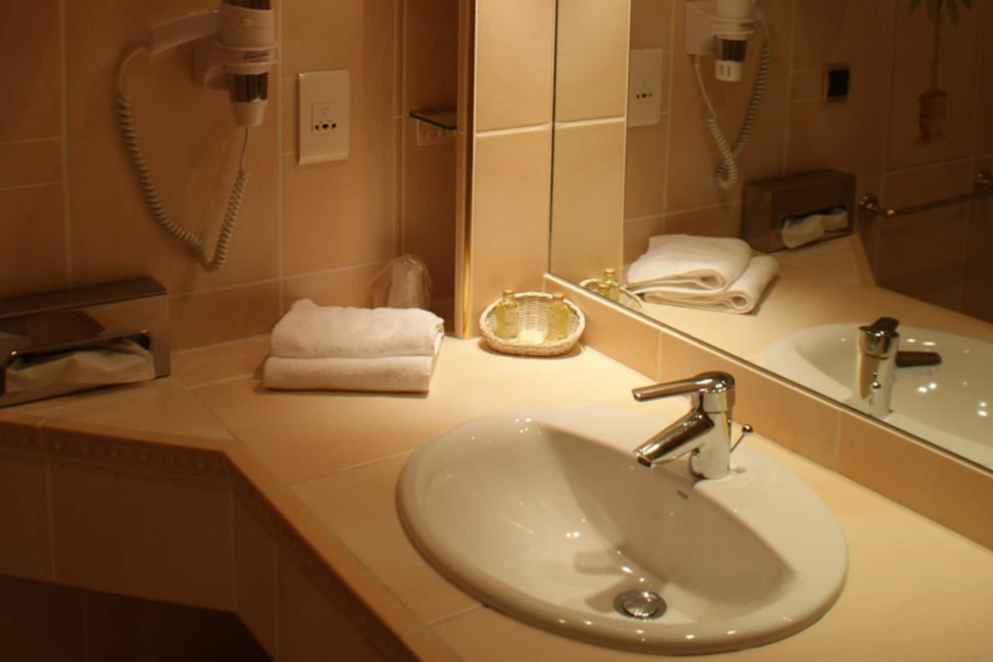 Auberge La Tomette, The Originals Relais Vitrac  Екстер'єр фото